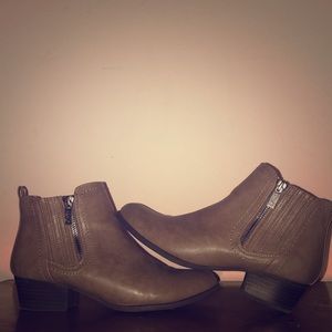 Unisa Women’s Taupe Ankle Boots Size 8